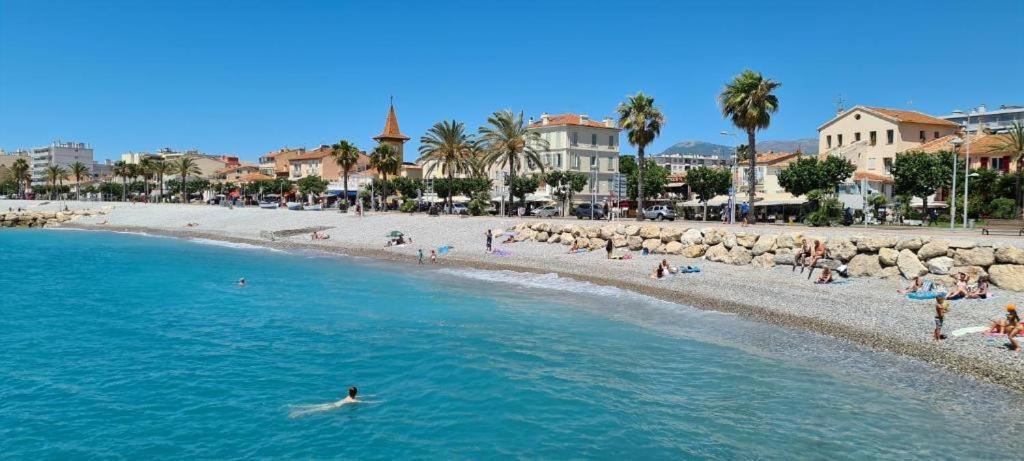 Grand Studio Tres Agreable Avec Bar, Cuisine Et Terrasse Cagnes-sur-Mer Exteriér fotografie