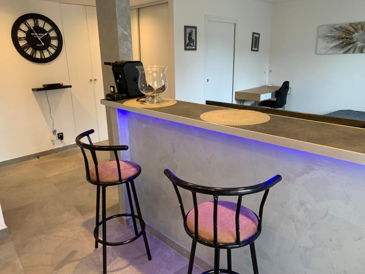 Grand Studio Tres Agreable Avec Bar, Cuisine Et Terrasse Cagnes-sur-Mer Exteriér fotografie