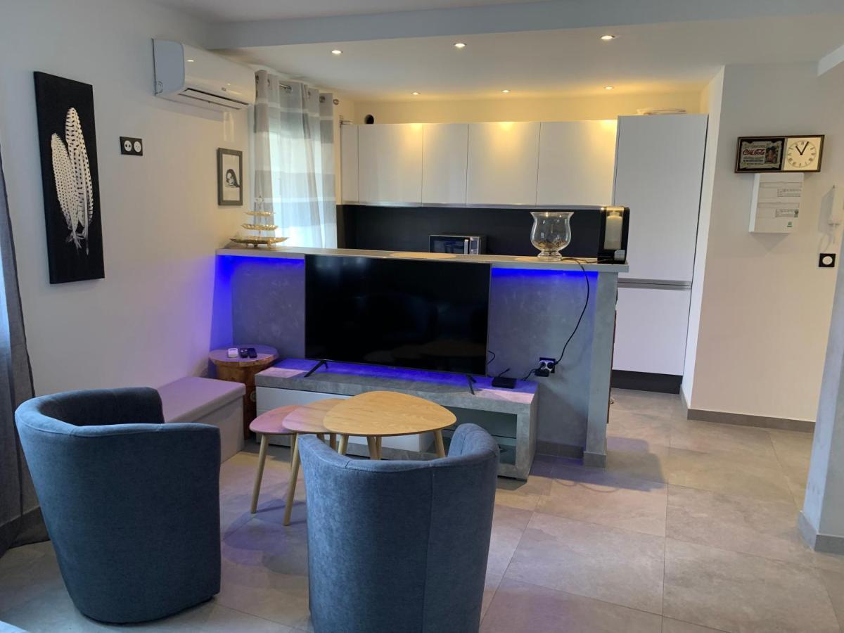 Grand Studio Tres Agreable Avec Bar, Cuisine Et Terrasse Cagnes-sur-Mer Exteriér fotografie