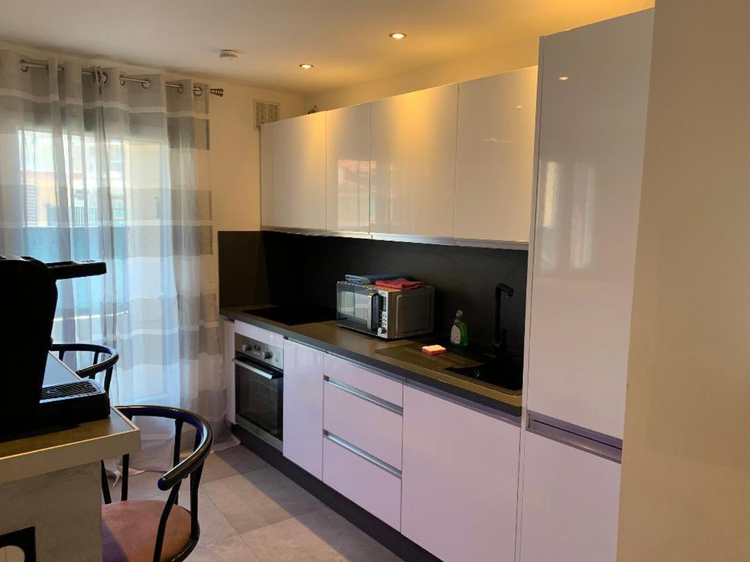 Grand Studio Tres Agreable Avec Bar, Cuisine Et Terrasse Cagnes-sur-Mer Exteriér fotografie
