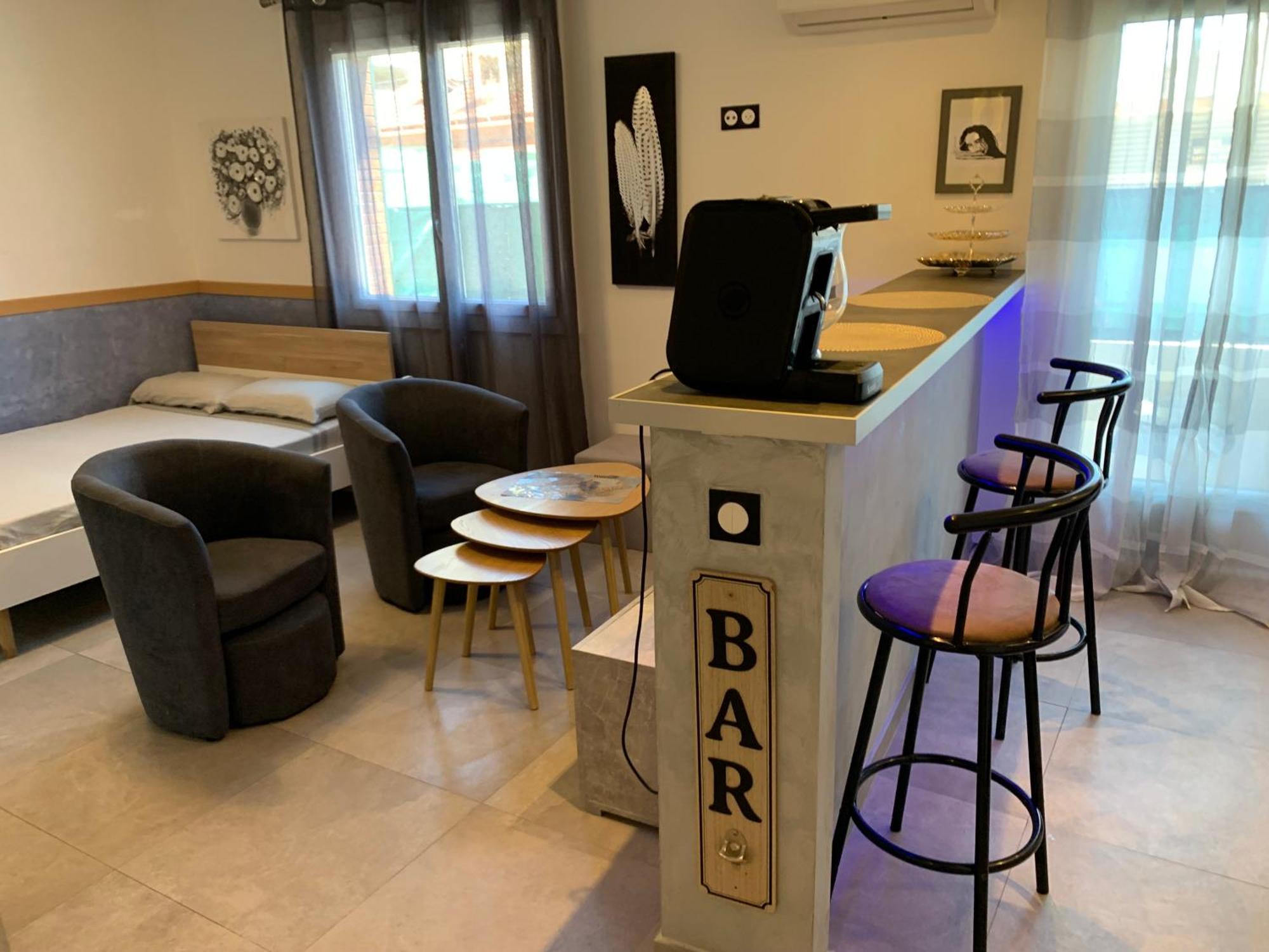 Grand Studio Tres Agreable Avec Bar, Cuisine Et Terrasse Cagnes-sur-Mer Exteriér fotografie